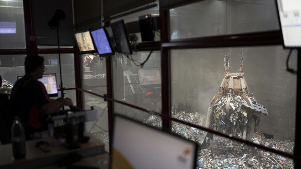 EEW Mitarbeiter am Standort Helmstedt - Müllbunker