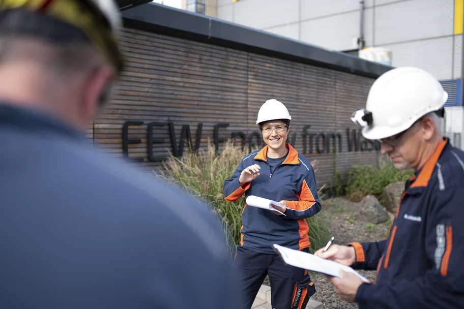 EEW Mitarbeiterin und Mitarbeiter am Standort Neunkirchen