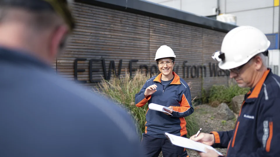 EEW Mitarbeiterin und Mitarbeiter am Standort Neunkirchen
