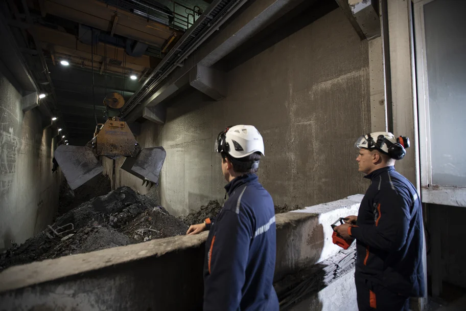 EEW Mitarbeiter am Standort Helmstedt - Schlackebunker