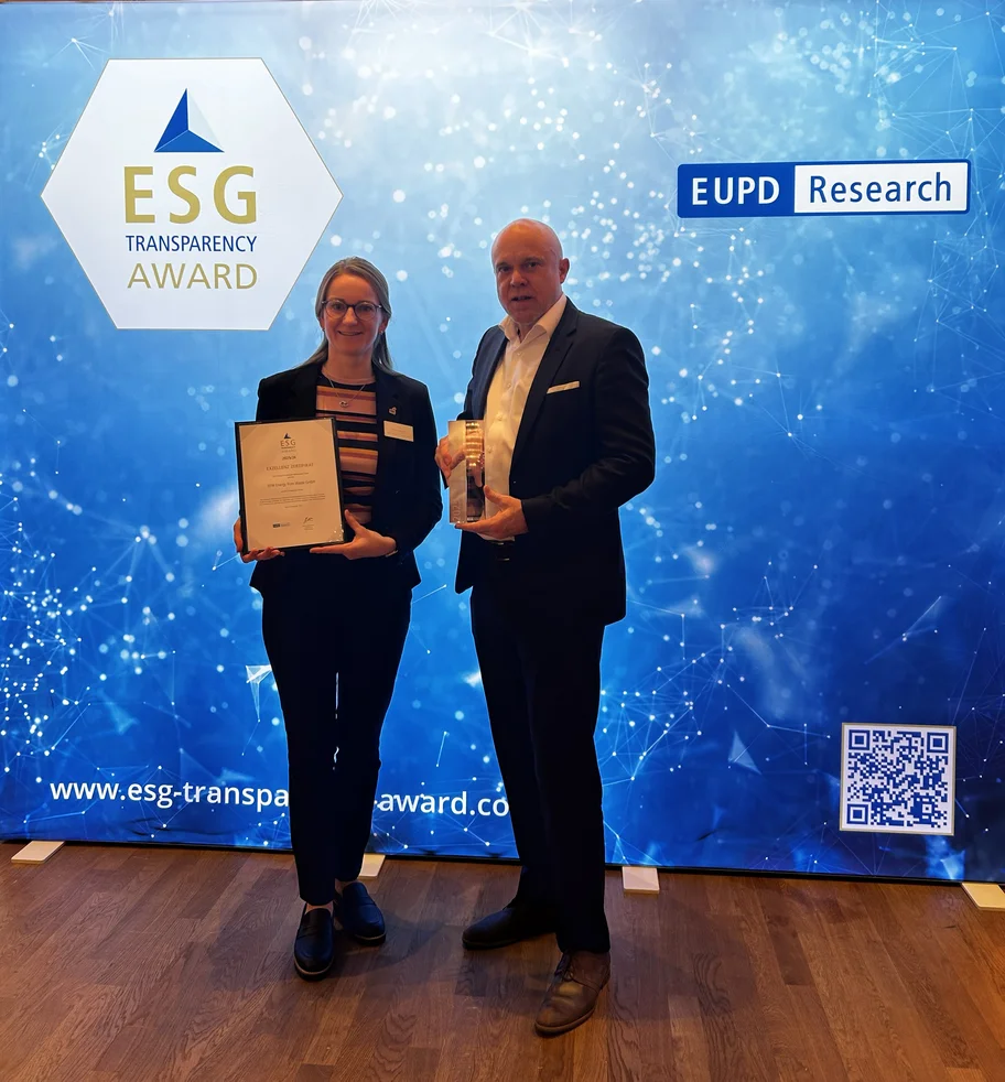 In Bonn, Helena Wassermann, Sustainability Officer at EEW, ceremoniously accepted the certificate from Markus A.W. Hoehner, Founder & Chief Executive Officer of the EUPD Group. The entire workforce is delighted with the award.